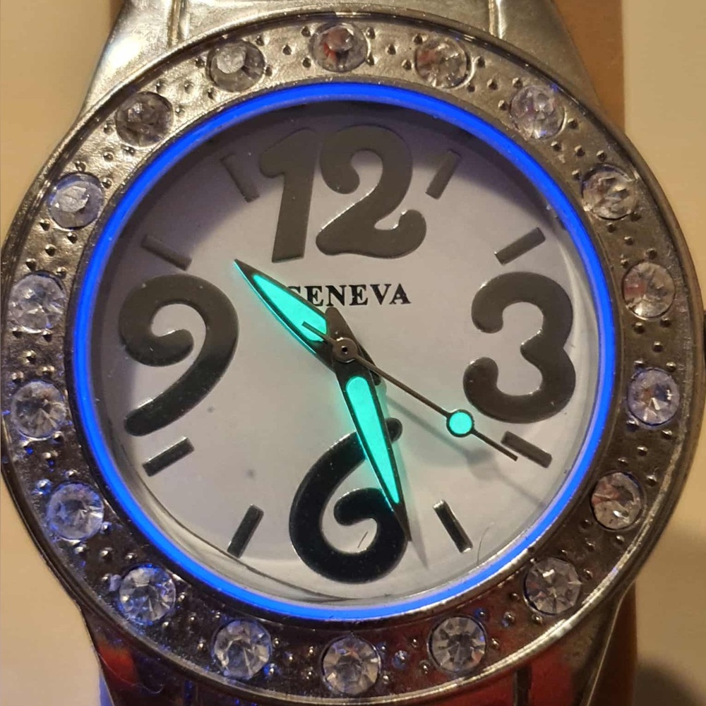 🦋10/$20🦋 Geneva #5603 Silver/White Rhinestone Women's Watch